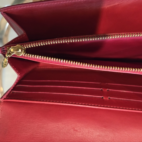 Sarah patent leather wallet Louis Vuitton With Complimentary Chain For Crossbody - Picture 10 of 15